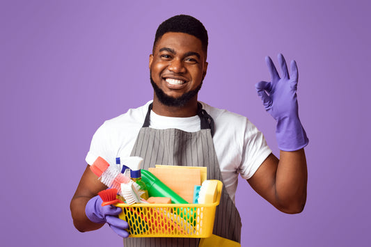 Fotografía de un hombre feliz por conocer cómo empezar un negocio funciona